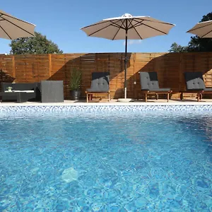 Debora Sa Privatnim Bazenom Apartment Pula